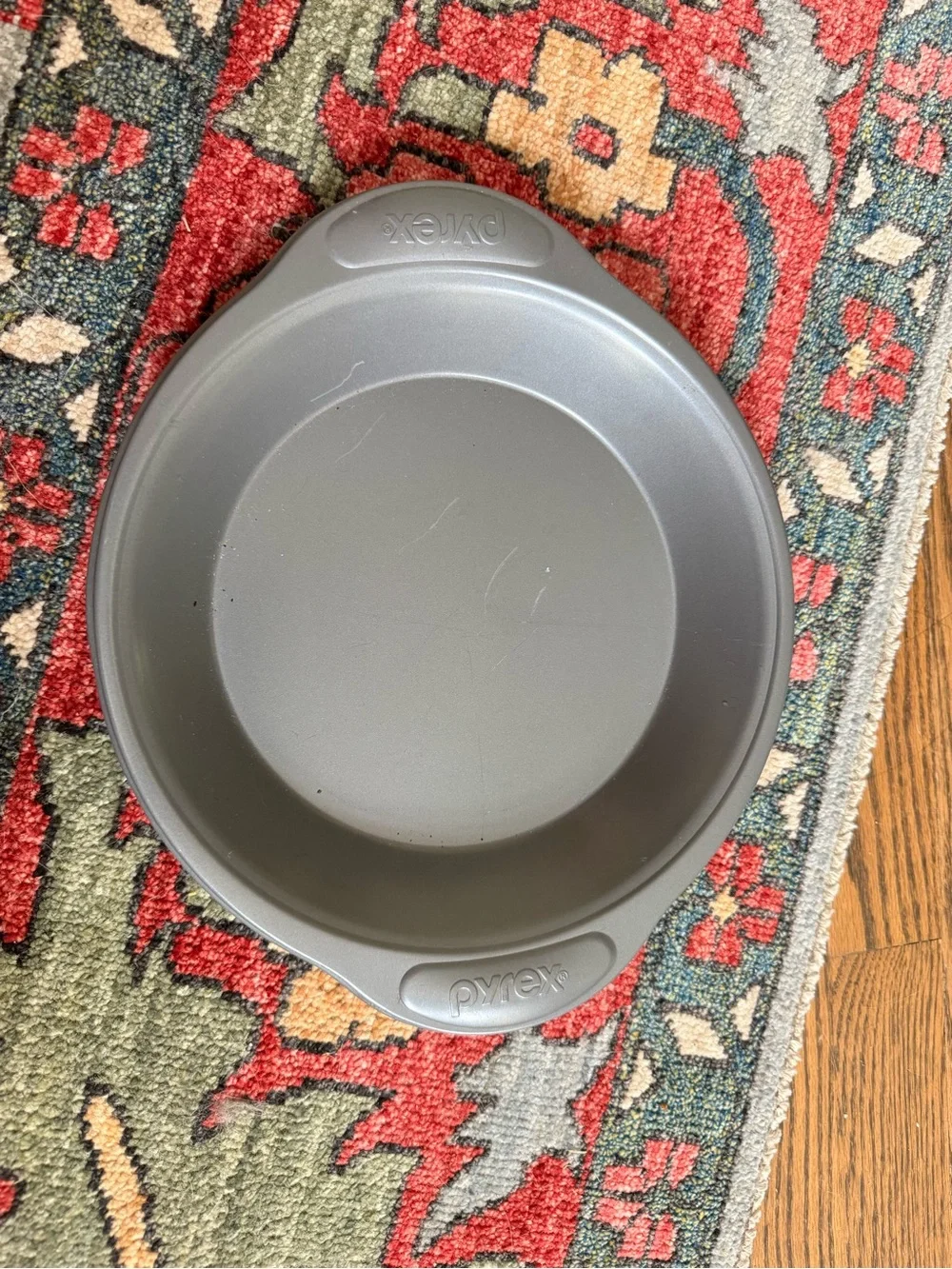 Pyrex 9-inch metal baking pan